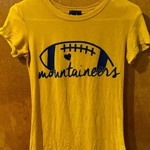 West Virginia mountaineers form fitting juniors tee sz small